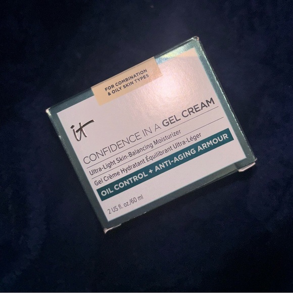 It cosmetics moisturizer - Picture 1 of 1